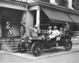 The Grundy family setting off on an early Glidden Tour.